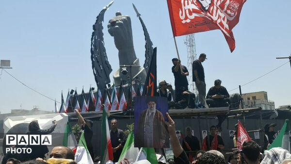 تهران در قاب بدرقه؛ روایت دانش‌آموزان از وداعی که در تاریخ ماند