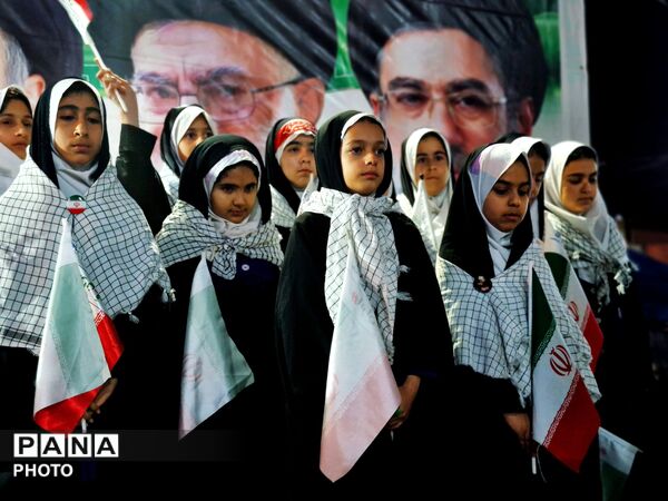 نسل نو در گلوگاه پای کار وطن