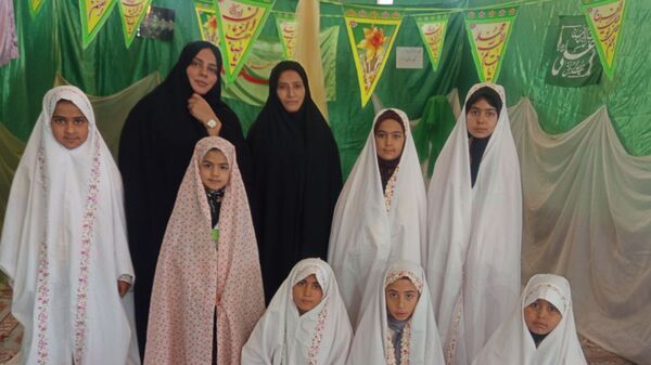 شور اعتکاف دختران و پسران بردسکن در یک صف معنوی