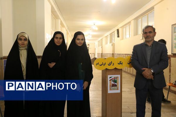 ستاد رأی اولی‌ها در تبریز