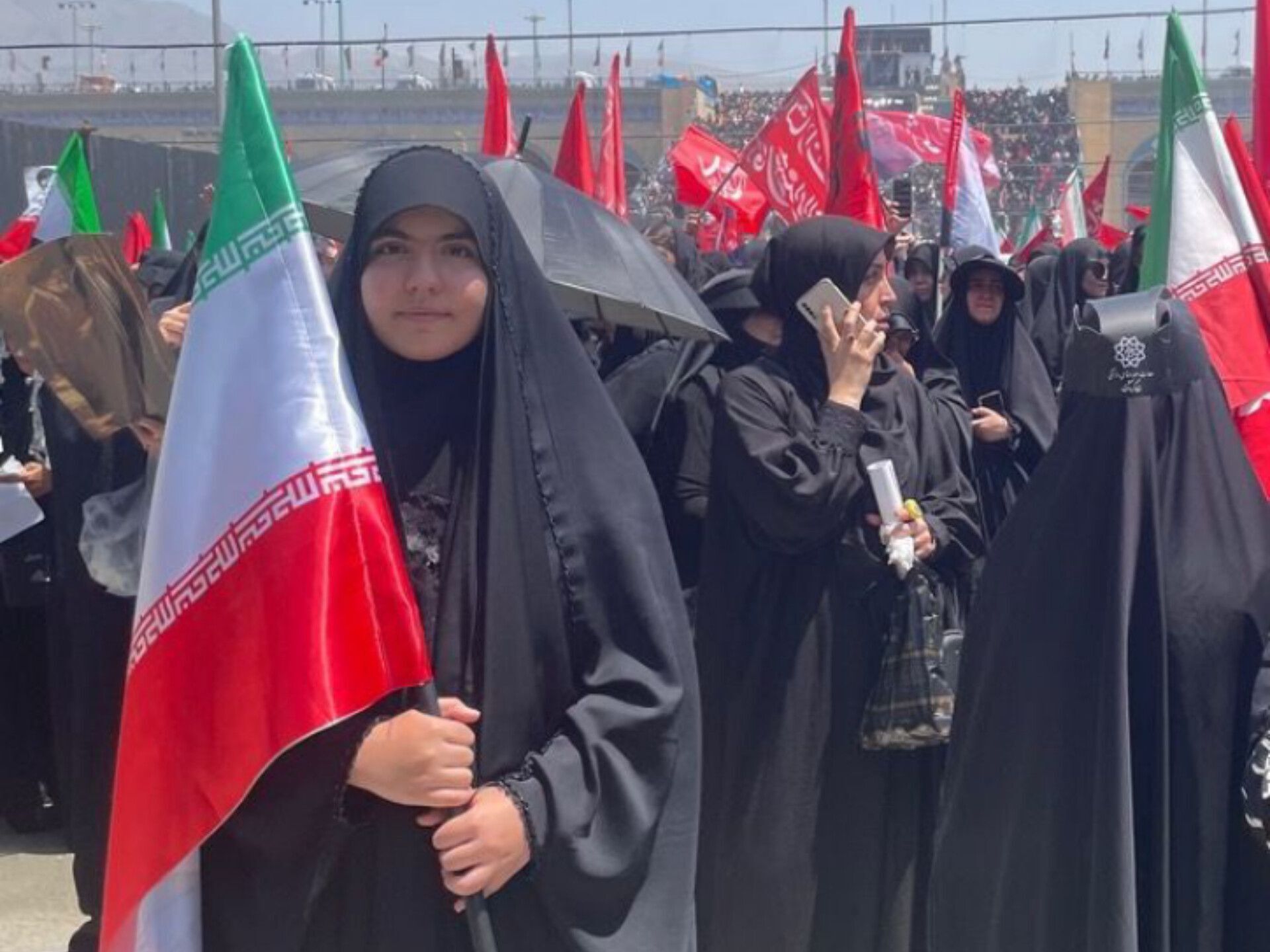 مراسم وداع رهبر ما با دیگر رهبران جهان متفاوت است