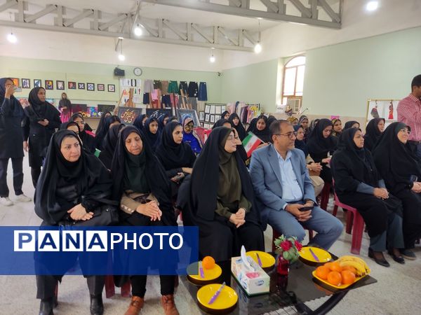 نمایشگاه دست‌سازه‌های دانش‌آموزی و تجلیل از فعالان نماز 