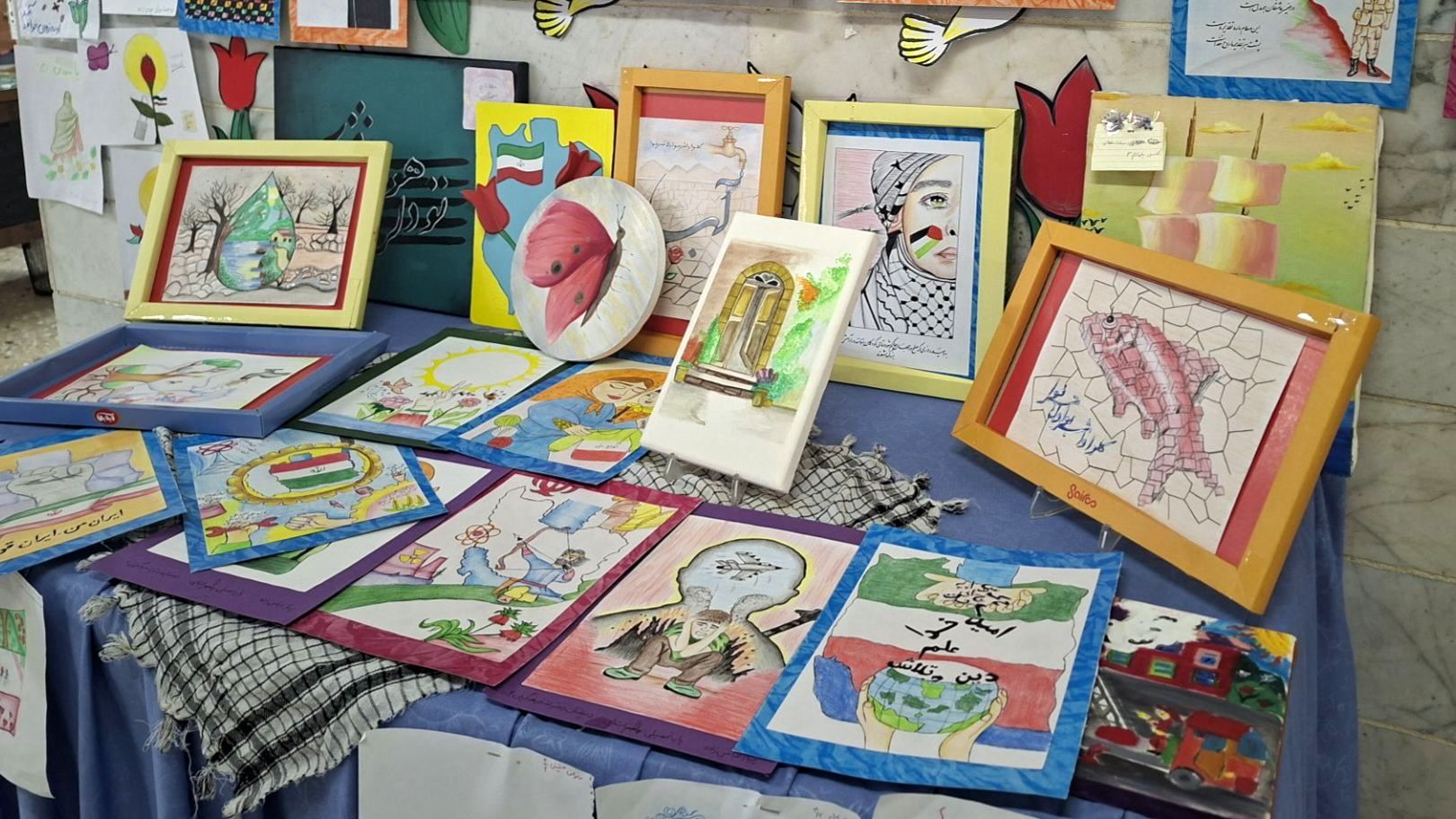 نمایشگاه ایران مقتدر در دبستان دخترانه فرهنگیان ۱