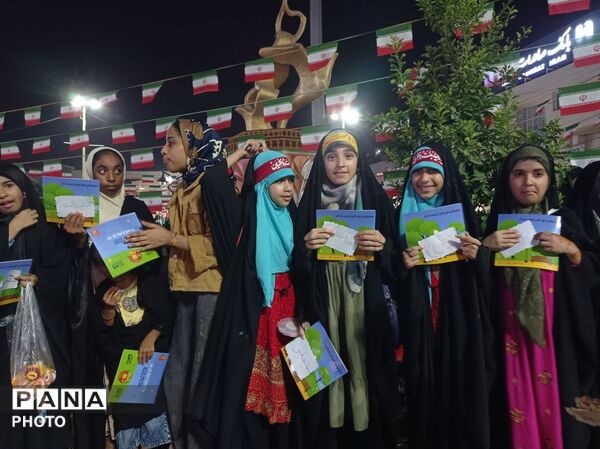 برنامه‌های ویژه میلاد پیامبر اکرم(ص) و هفته وحدت در میدان شهدای میناب