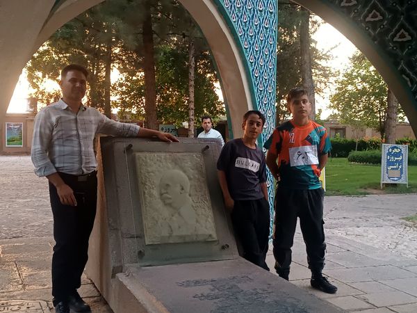 بازدید پسران دومیدانی کاران استان خراسان رضوی از آرامگاه عطار و خیام