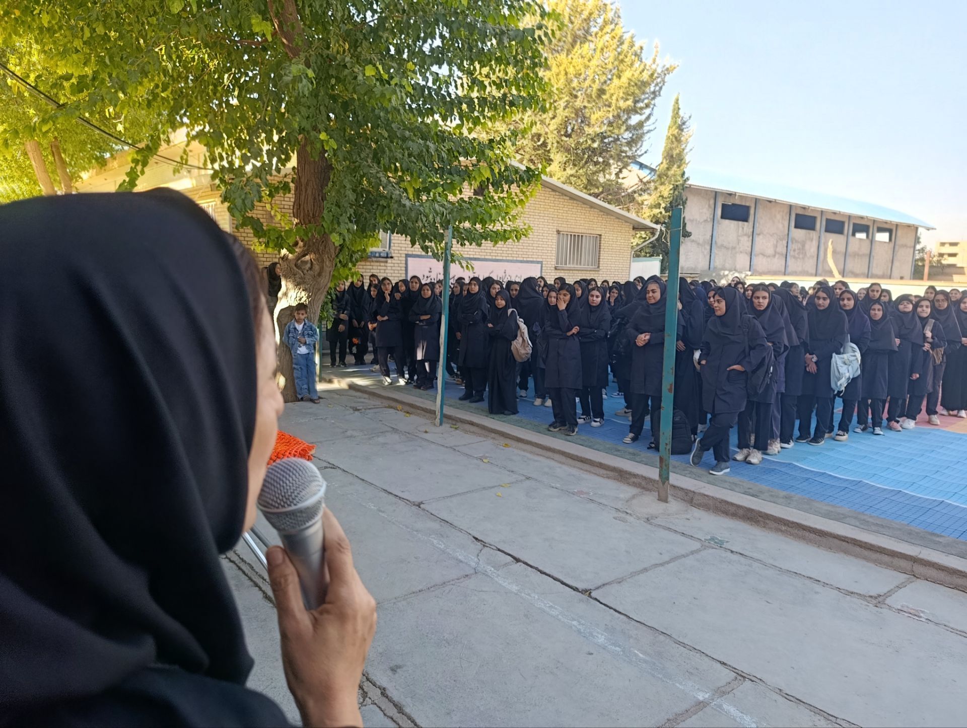 زنگ آغاز سال تحصیلی در مدرسه عشایری خدیجه کبری ناحیه 2 خرم‌آباد به صدا درآمد