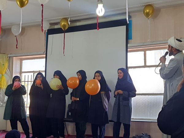 روز شاد و خاطره‌انگیز دانش‌آموزان در دبیرستان شاهد تکتم