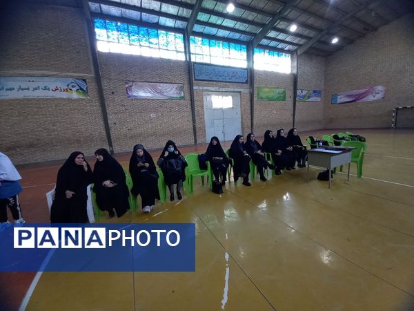 مسابقات دارت در دبستان پسرانه غدیر شهرستان شیروان