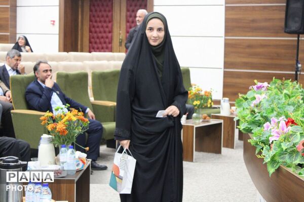 مراسم بزرگداشت مقام معلم در پردیس