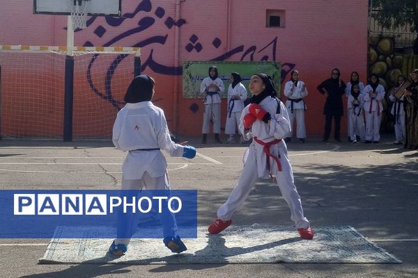 گرامیداشت هفته تربیت بدنی در دبیرستان ارشاد ناحیه دو شهرری 