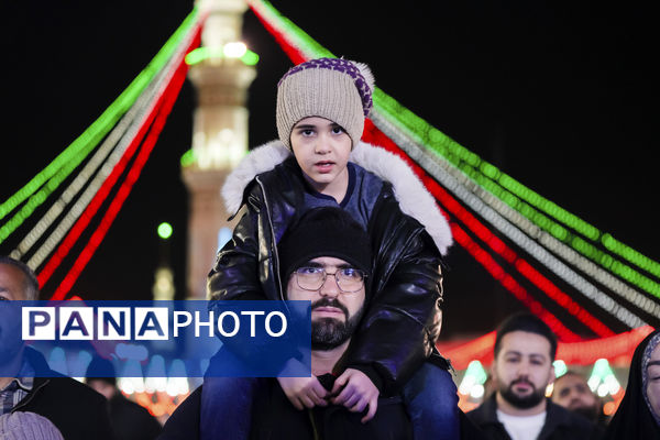 همخوانی سرود «سلام یا مهدی» با حضور ابوذر روحی در مسجد جمکران