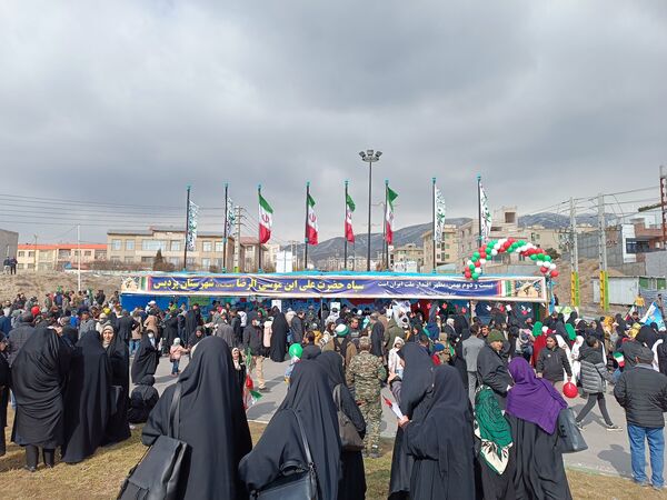 حضور دانش‌آموزان در راهپیمایی ۲۲ بهمن شهرستان پردیس 