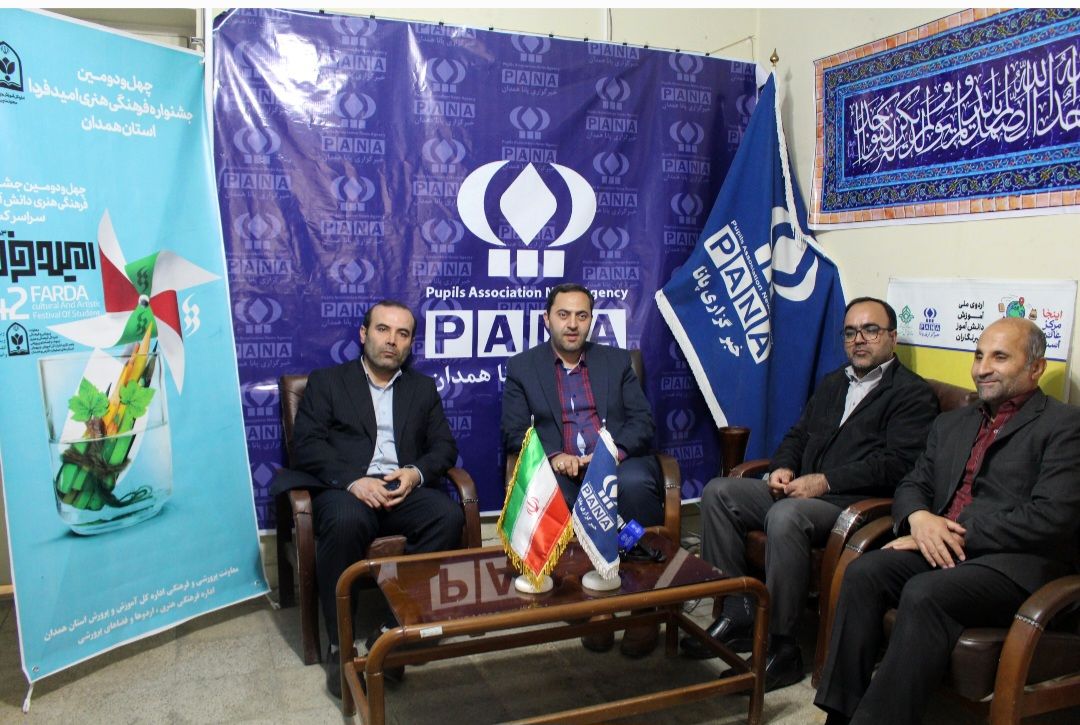 سرود‌های مدارس باید جنبه‌ تربیتی داشته باشند