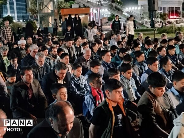 نماز جماعت بزرگ دانش‌آموزان مشهدی همزمان با اجلاس سراسری نماز 