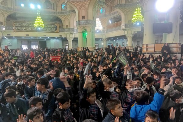 حضور دانش‌آموزان ناحیه دو شهرری در مراسم نوگلان فاطمی