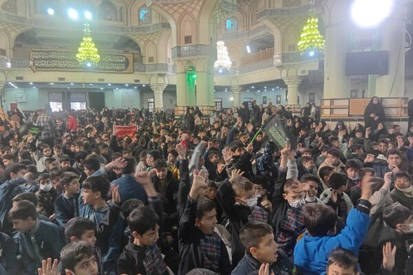حضور دانش‌آموزان ناحیه دو شهرری در مراسم نوگلان فاطمی