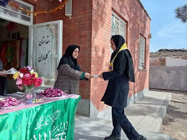 تقدیر از دانش آموزان معتکف دبیرستان مادر مهربان خلیل آباد