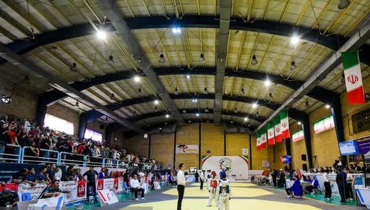 کسب مقام دومی دختران تکواندوکار استان قم در لیگ برتر نوجوانان
