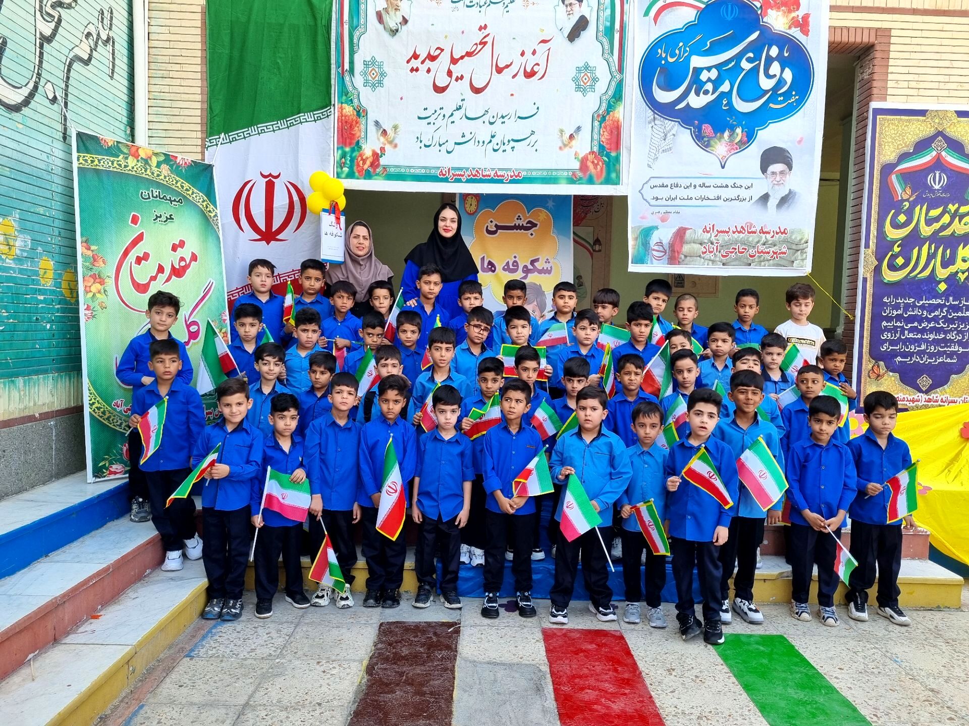 نواختن زنگ مهر، جشن شکوفه‌ها در حاجی‌آباد