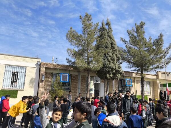 برگزاری مراسم تقدیر واهدای جایزه به دانش آموزان دبستان شهید پسندیده فدافن