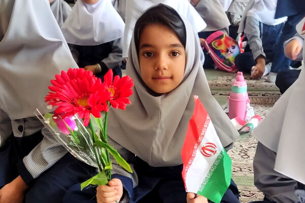 غنچه‌های امید در آغوش دبستان فاطمیه لردگان