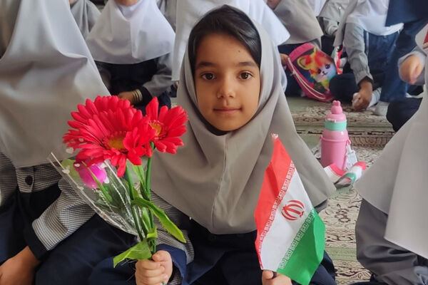 غنچه‌های امید در آغوش دبستان فاطمیه لردگان