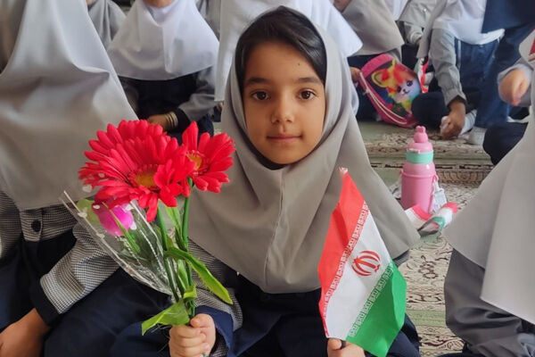 غنچه‌های امید در آغوش دبستان فاطمیه لردگان