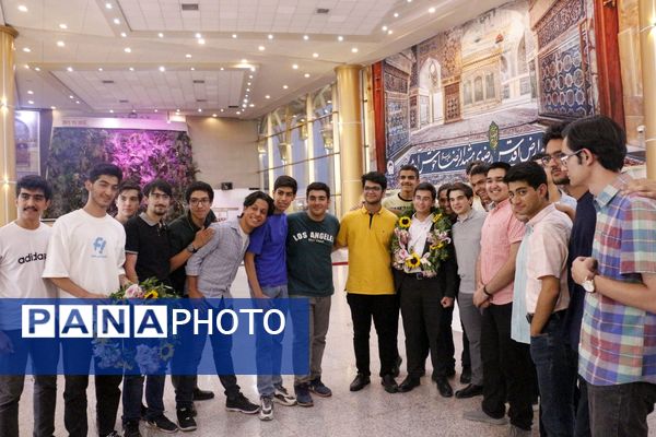 استقبال پرشور از دانش‌آموز مشهدی قهرمان المپیاد جهانی نجوم و اخترفیزیک