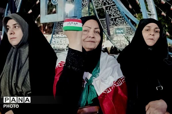 حضور حماسی مردم در میدان امام خمینی(ره) ورامین