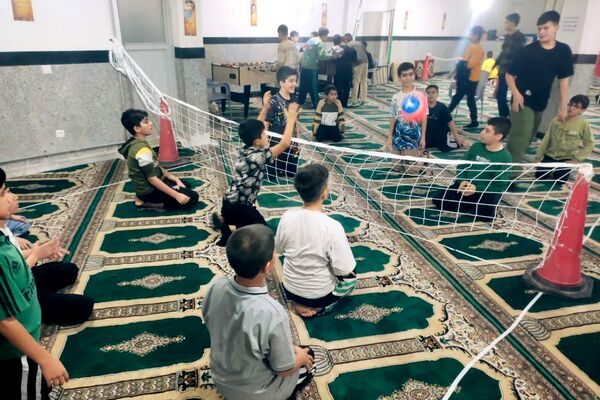 اعتکاف دانش آموزی در مسجد حضرت ابوالفضل قیامدشت