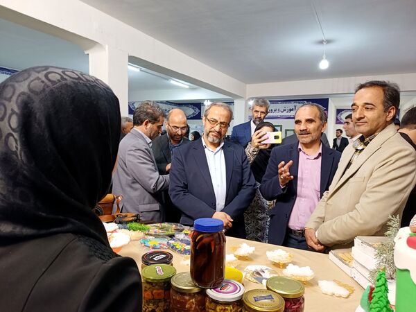 افتتاح اولین نمایشگاه و فروشگاه دستاوردهای هنرجویان مشهد