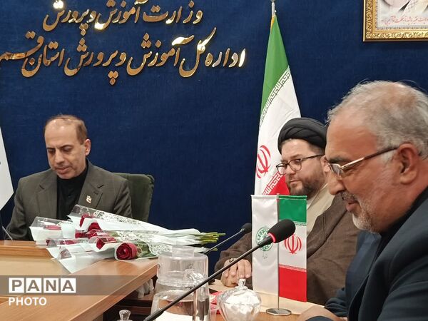 نشست صمیمی خبرنگاران پانا با مدیرکل آموزش و پرورش قم