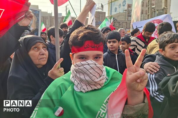 بیعت مردم قرچک با سومین رهبر نظام مقدس جمهوری اسلامی ایران