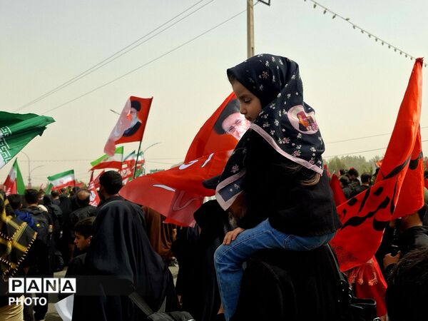 وداع پرشور نوجوانان با آقای شهید ایران 