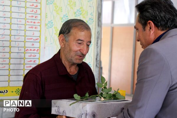 آیین بزرگداشت «خاطره‌سازان» در آموزشگاه شهید جوادی