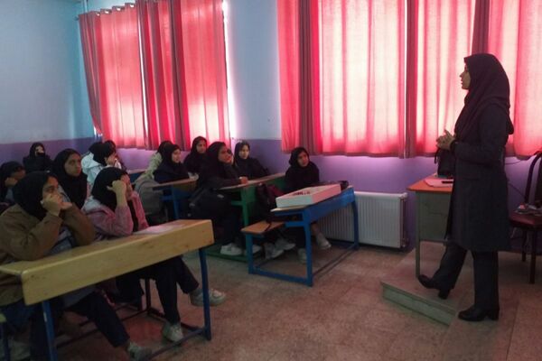  کارگاه‌های علمی و پژوهشی در مدرسه شهید همت شهرستان ملارد 