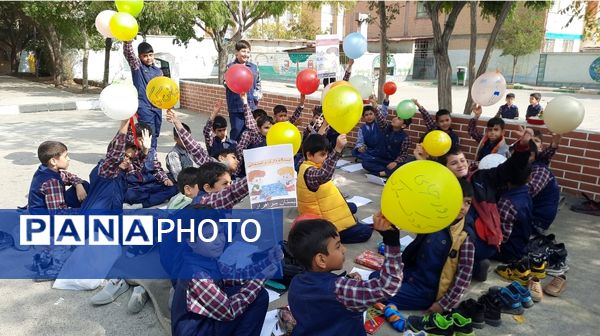 بمناسبت روز جهانی کودک برپایی جشنواره صبحانه سالم در دبستان پسرانه سرافراز ناحیه۷ مشهد