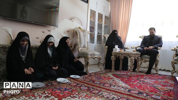 دیدار قائم مقام معاون وزیر در سازمان دانش‌آموزی با خانواده شهید اقتدار در تبریز