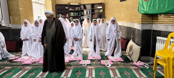 جشن بندگی دانش‌آموزان دبستان ارمغان هستی ناحیه 3 کرج 