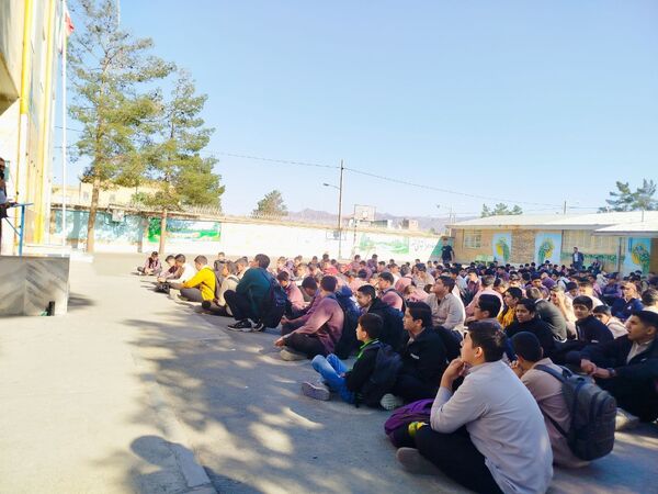 بازدید سرزده بازپرس دادگستری شهرستان کاشمر از دبیرستان میثاق