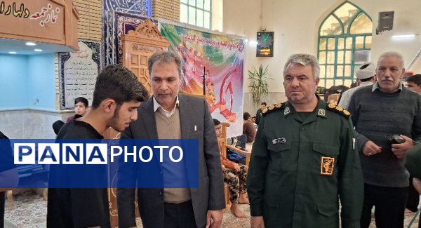 بازدید مسئولین بسیج دانش آموزی کاشمر از معتکفین مسجد جامع