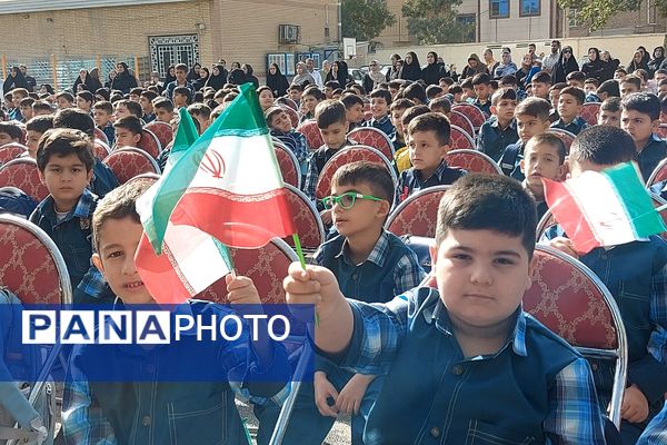 نواختن زنگ بازگشایی مدارس در دبستان علی بن ابیطالب(ع) باقرشهر