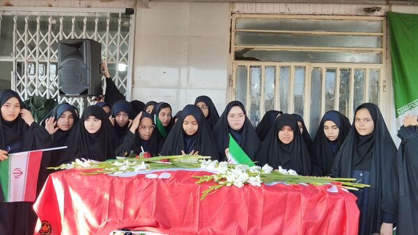 وداع با پیکر شهید گمنام در دبیرستان شهید عباسی یک مشهد