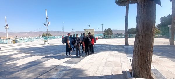 بدرقه دانش‌آموزان اعزامی به پیاده‌روی اربعین 