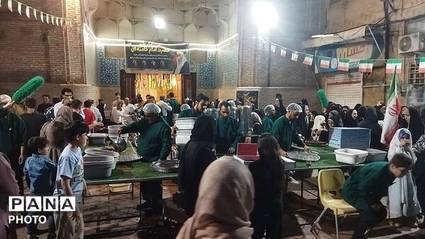 چایخانه فاطمه الزهرا در صد و پنجمین شب از اجتماعات مردمی 