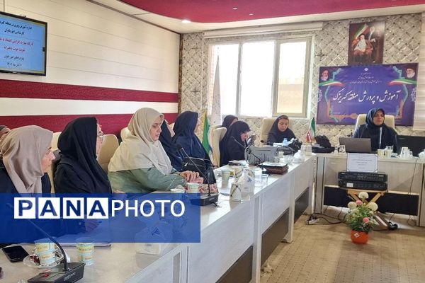 برگزار کارگاه‌های آموزشی ویژه رابطین امور بانوان مدارس منطقه کهریزک 