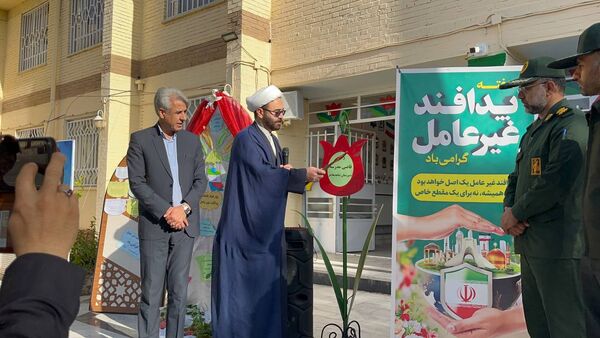 بزرگداشت هفته پدافند غیر عامل در دبیرستان شاهد هاجر