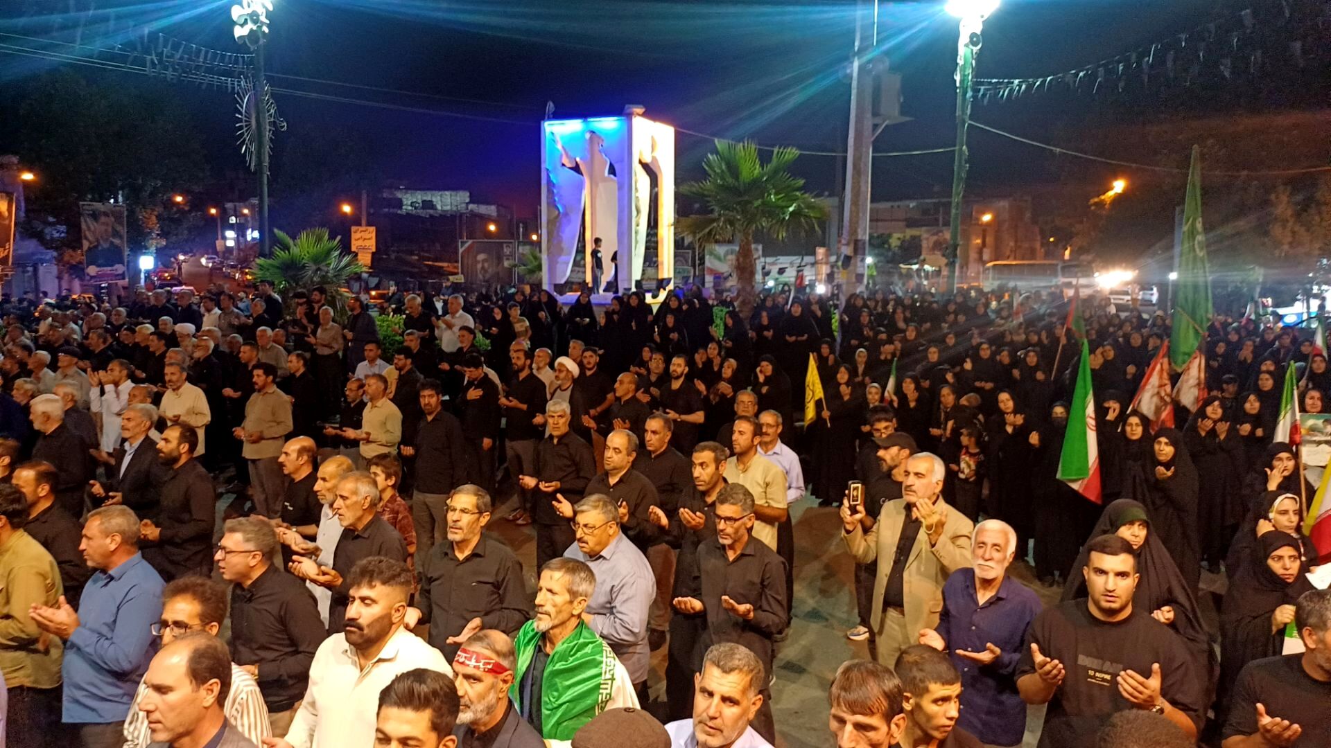 شکوه صدوبیست شب مقاومت مردم کوهدشت در میدان امام خمینی (ره)