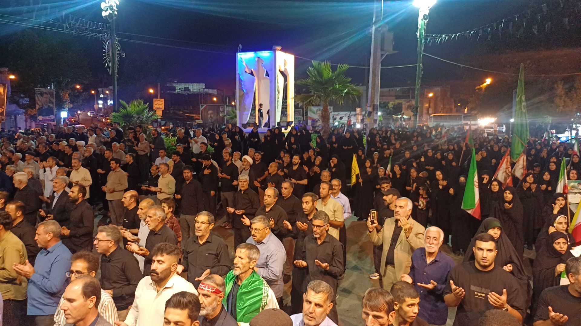 شکوه صدوبیست شب مقاومت مردم کوهدشت در میدان امام خمینی (ره)