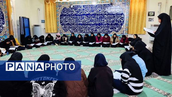 محفل انس با قرآن در مدرسه نمونه دولتی حضرت زینب(س)